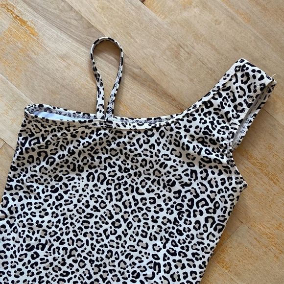 🌺 TCP Animal Print Ruffle One Piece Swim Suit - Picture 7 of 8